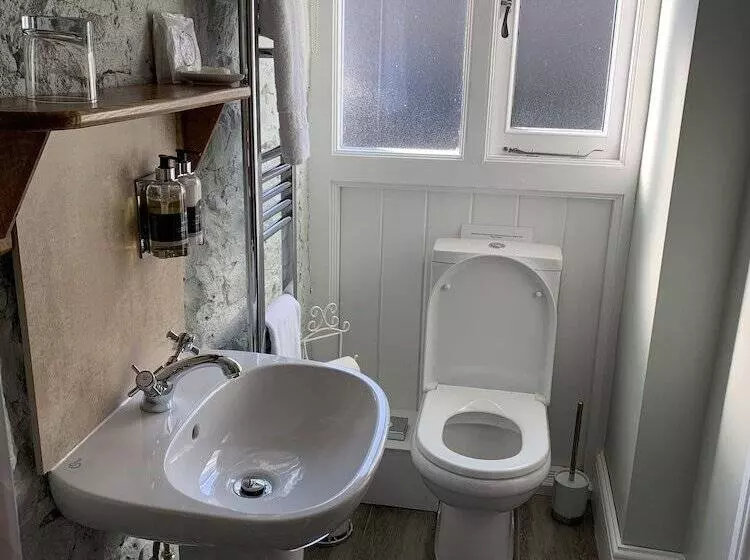 Pontyclerc Farm House Bed And Breakfast