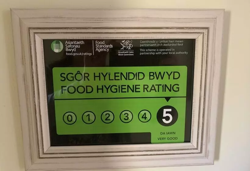 Pontyclerc Farm House Bed And Breakfast