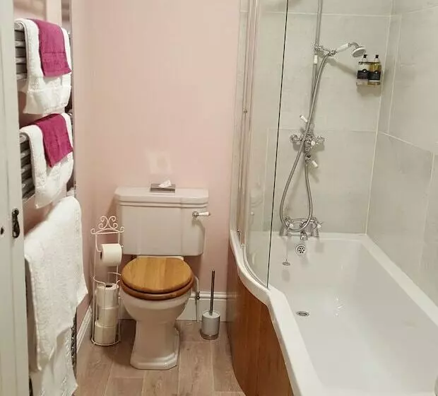 Pontyclerc Farm House Bed And Breakfast