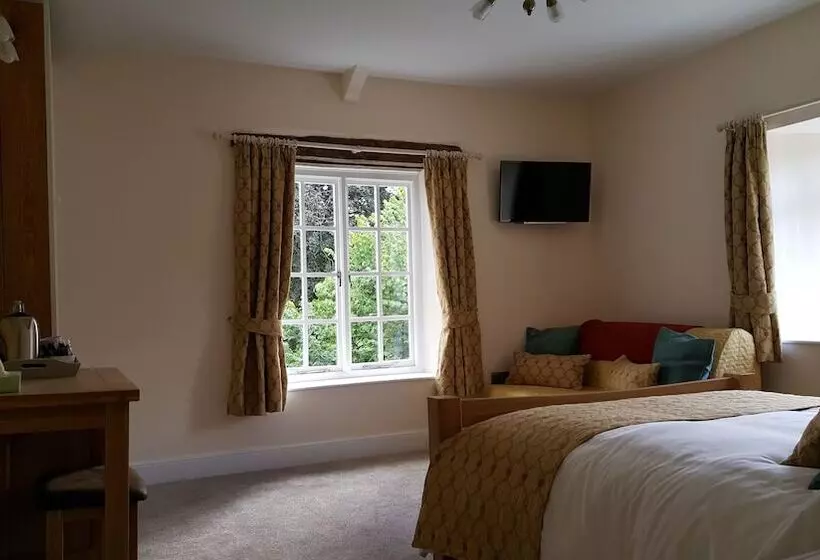Pontyclerc Farm House Bed And Breakfast
