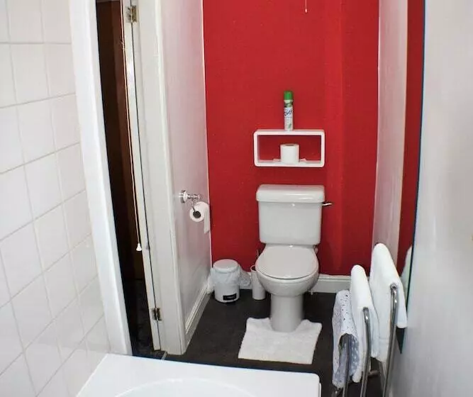 تختخواب و صبحانه Kenways Guest House