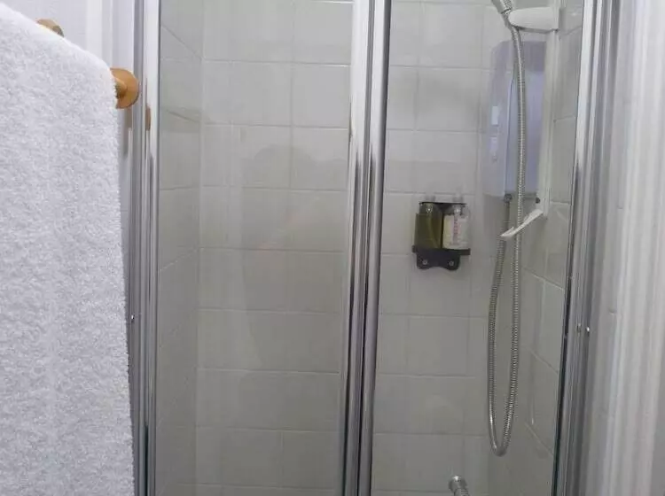 تختخواب و صبحانه Kenways Guest House