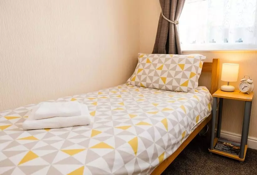 تختخواب و صبحانه Kenways Guest House