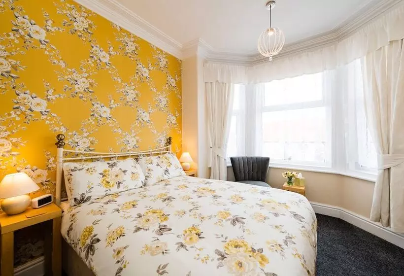 تختخواب و صبحانه Kenways Guest House
