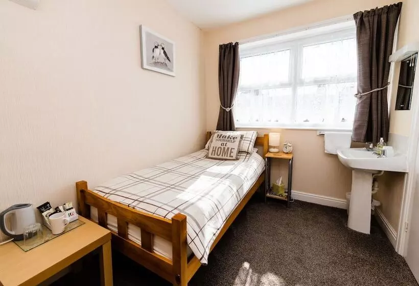 تختخواب و صبحانه Kenways Guest House
