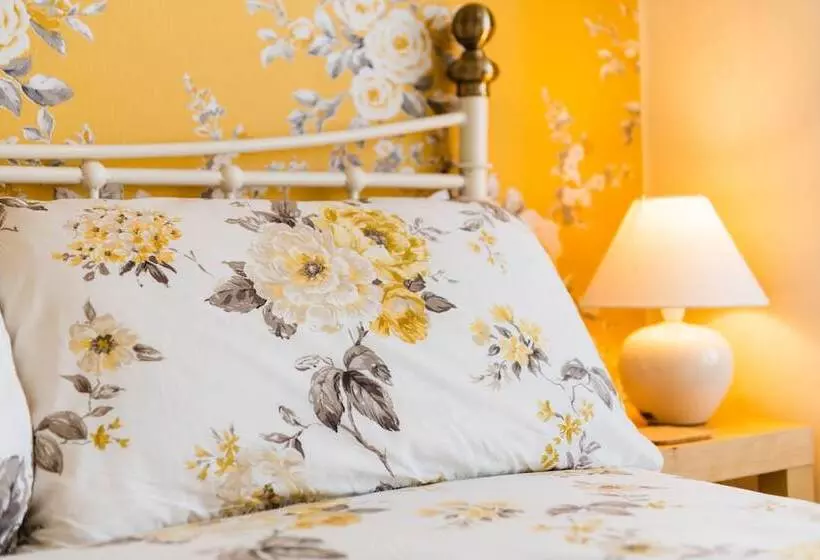 تختخواب و صبحانه Kenways Guest House