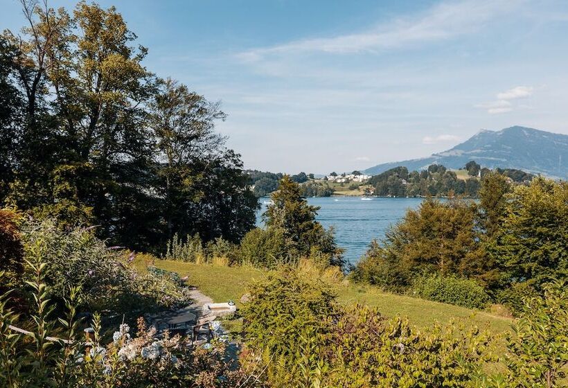 تختخواب و صبحانه Lake Villa Lotus