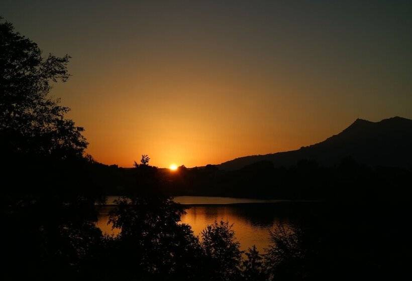 تختخواب و صبحانه Lake Villa Lotus