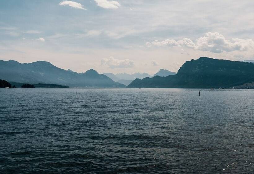 تختخواب و صبحانه Lake Villa Lotus