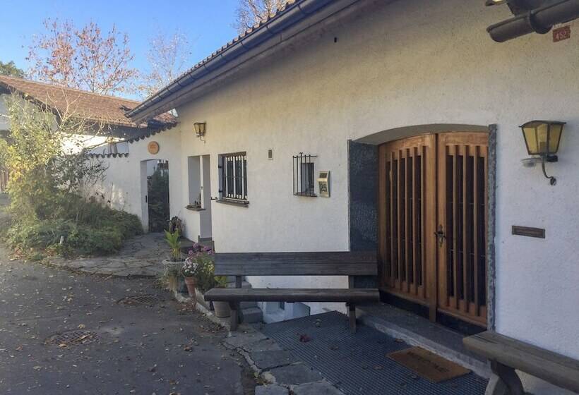 تختخواب و صبحانه Lake Villa Lotus