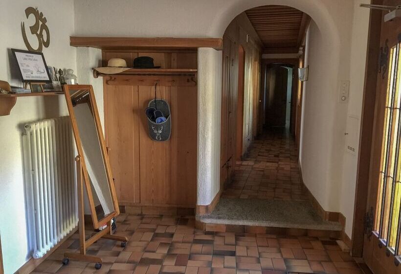 تختخواب و صبحانه Lake Villa Lotus