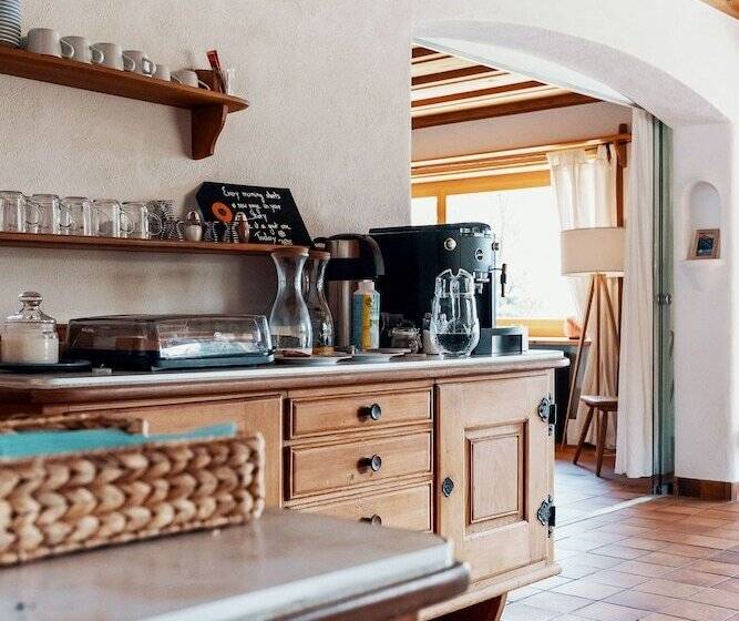 تختخواب و صبحانه Lake Villa Lotus