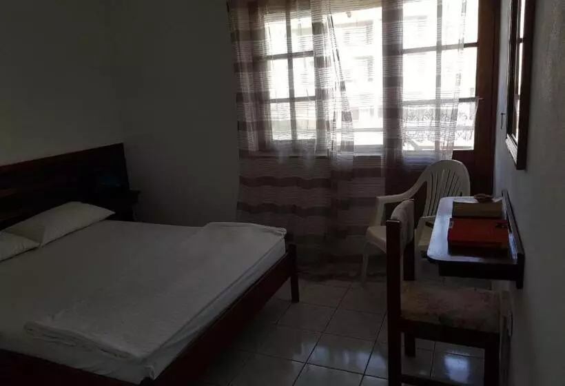 تختخواب و صبحانه Pensão Alcinda Bettencourt 100 Meters To The Beachfront