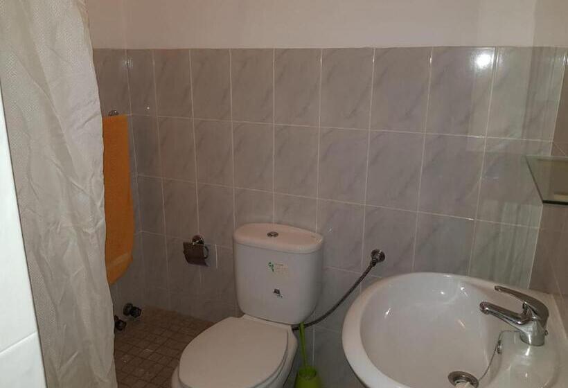 تختخواب و صبحانه Pensão Alcinda Bettencourt 100 Meters To The Beachfront