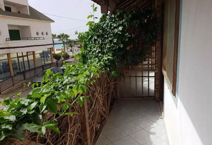 تختخواب و صبحانه Pensão Alcinda Bettencourt 100 Meters To The Beachfront