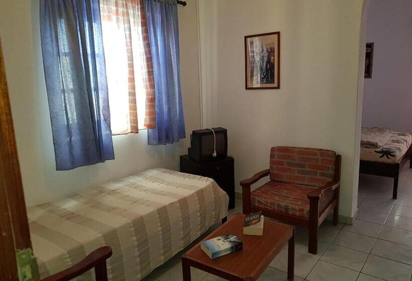 تختخواب و صبحانه Pensão Alcinda Bettencourt 100 Meters To The Beachfront