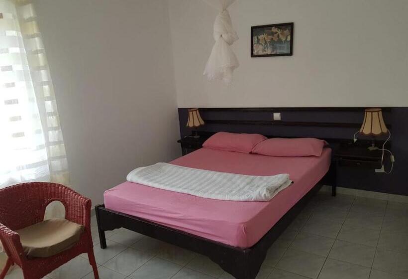 تختخواب و صبحانه Pensão Alcinda Bettencourt 100 Meters To The Beachfront