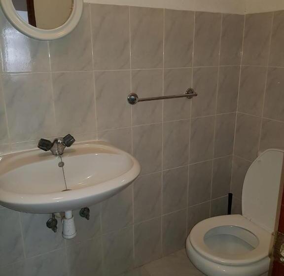 تختخواب و صبحانه Pensão Alcinda Bettencourt 100 Meters To The Beachfront