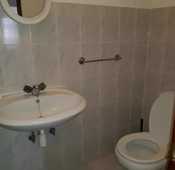 تختخواب و صبحانه Pensão Alcinda Bettencourt 100 Meters To The Beachfront