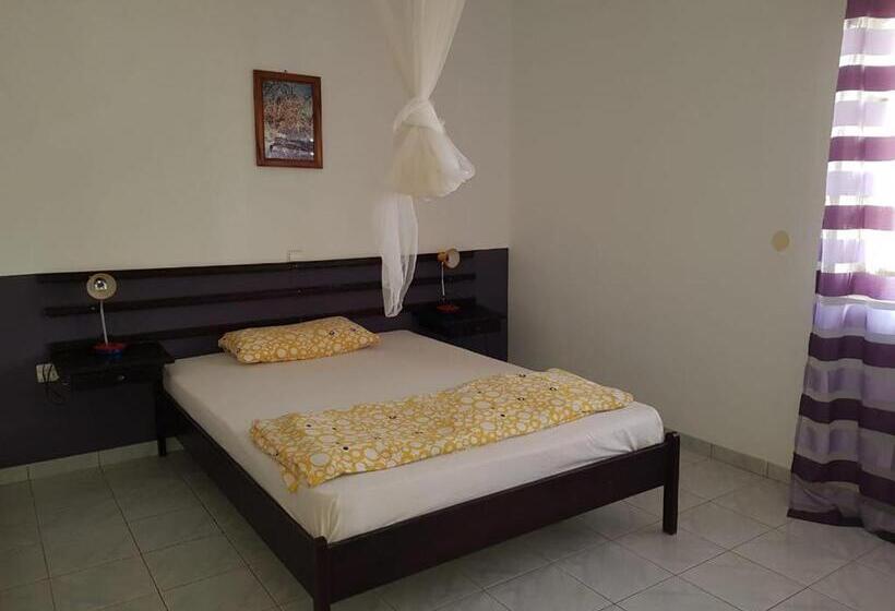 تختخواب و صبحانه Pensão Alcinda Bettencourt 100 Meters To The Beachfront