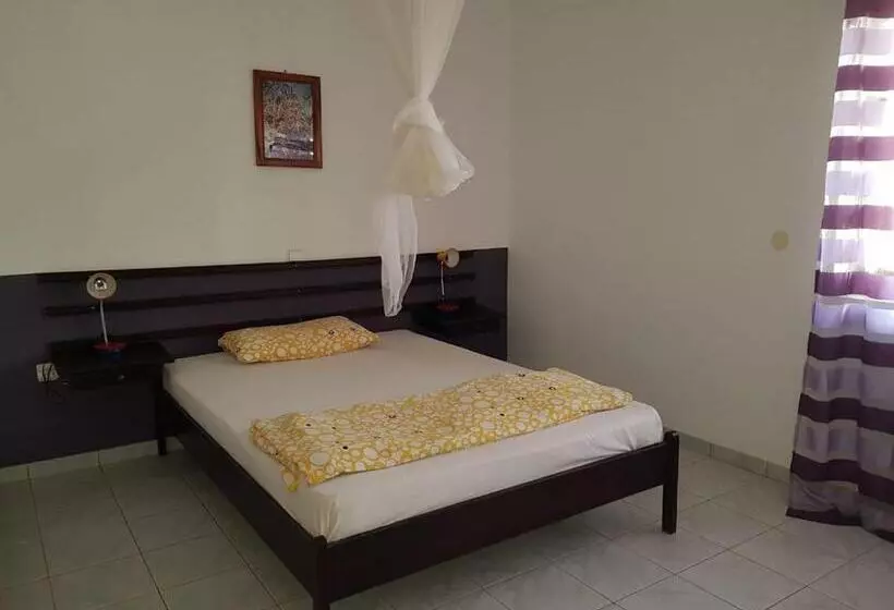 تختخواب و صبحانه Pensão Alcinda Bettencourt 100 Meters To The Beachfront