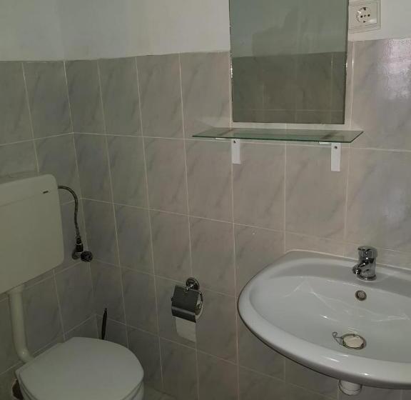 تختخواب و صبحانه Pensão Alcinda Bettencourt 100 Meters To The Beachfront