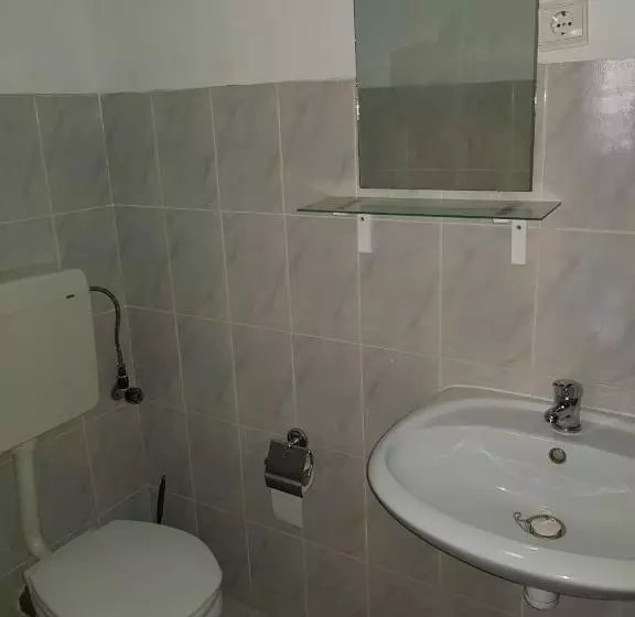 تختخواب و صبحانه Pensão Alcinda Bettencourt 100 Meters To The Beachfront