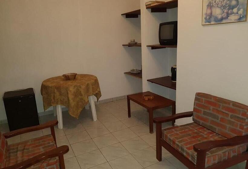 تختخواب و صبحانه Pensão Alcinda Bettencourt 100 Meters To The Beachfront