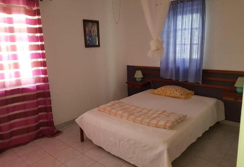 تختخواب و صبحانه Pensão Alcinda Bettencourt 100 Meters To The Beachfront