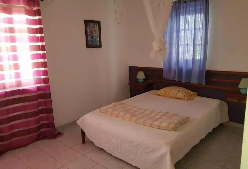 تختخواب و صبحانه Pensão Alcinda Bettencourt 100 Meters To The Beachfront