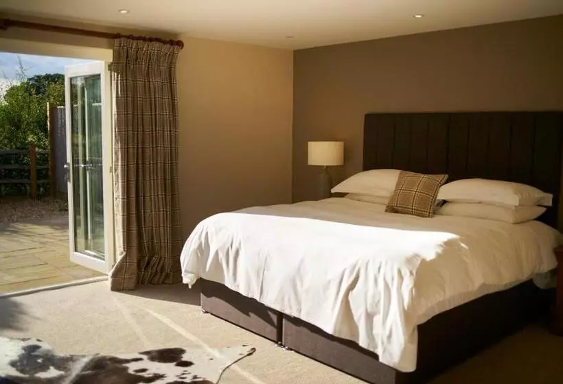 ユースホステル The Three Chimneys Country Pub