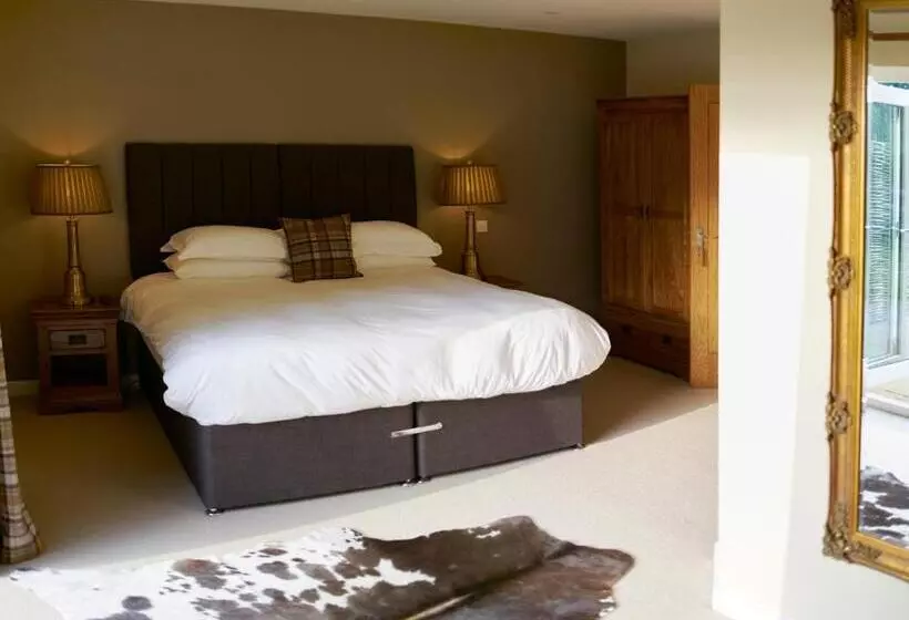 ユースホステル The Three Chimneys Country Pub