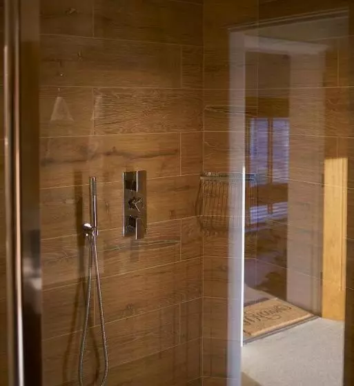 ユースホステル The Three Chimneys Country Pub