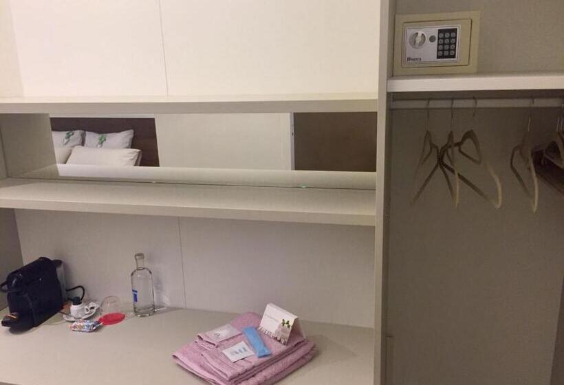 تختخواب و صبحانه Alla Riva