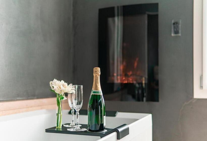 تختخواب و صبحانه Alla Riva