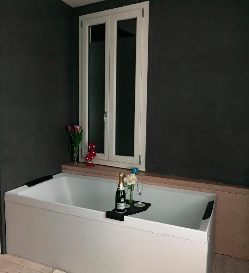 تختخواب و صبحانه Alla Riva