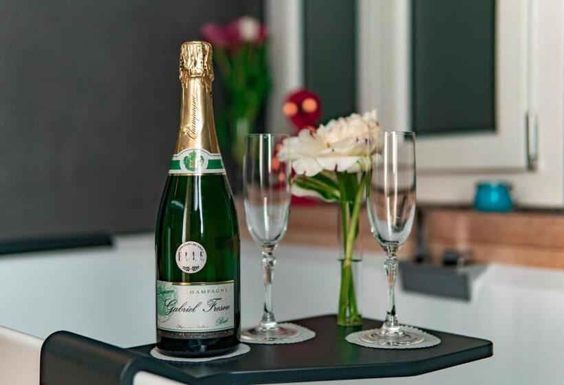 تختخواب و صبحانه Alla Riva