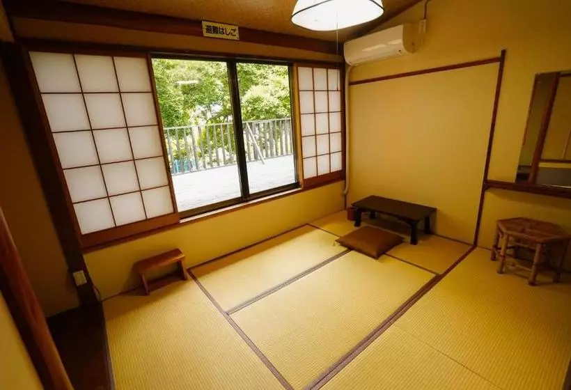 Retkeilymaja Onsen Yado Mizuguchi