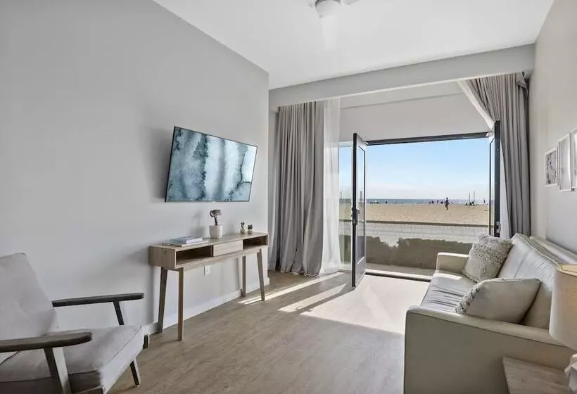 مُتل Sea Sprite Ocean Front