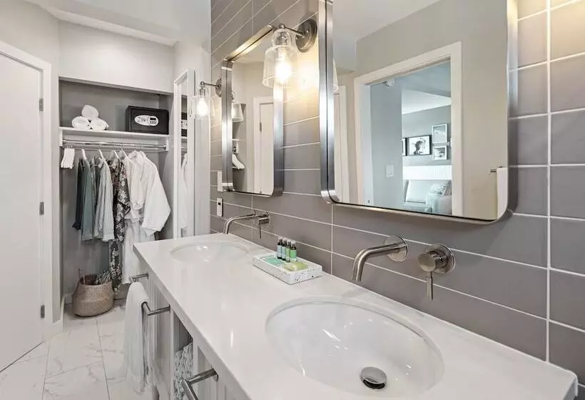 مُتل Sea Sprite Ocean Front