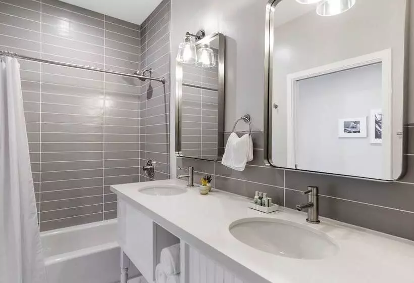 مُتل Sea Sprite Ocean Front