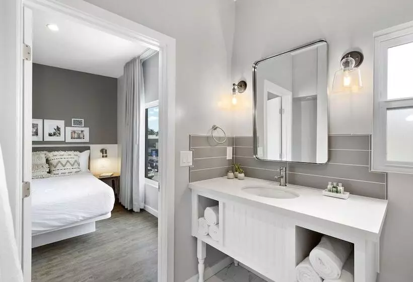 مُتل Sea Sprite Ocean Front