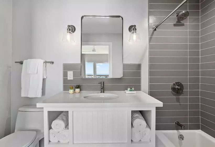 مُتل Sea Sprite Ocean Front