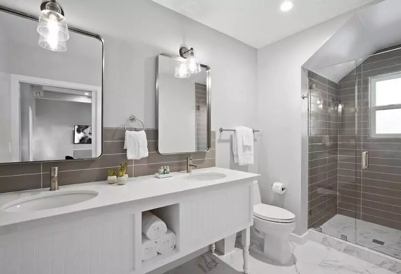 مُتل Sea Sprite Ocean Front