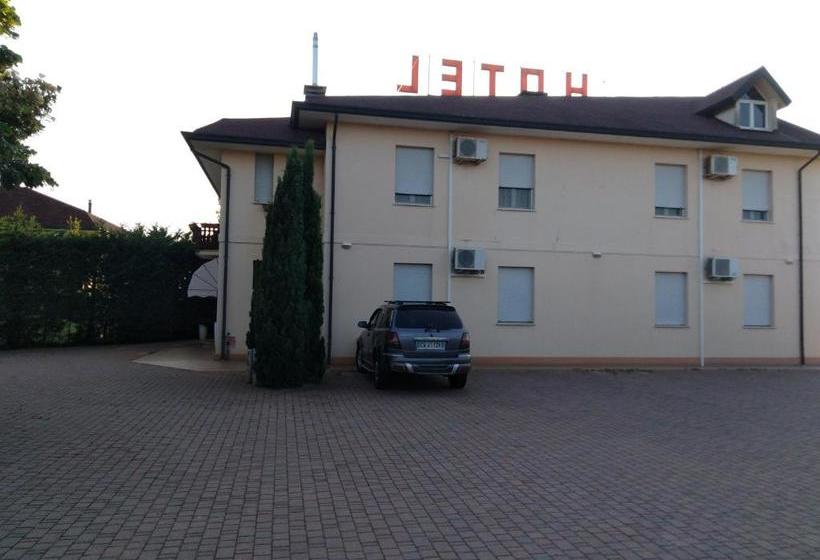 בית מלון כפרי E Gal