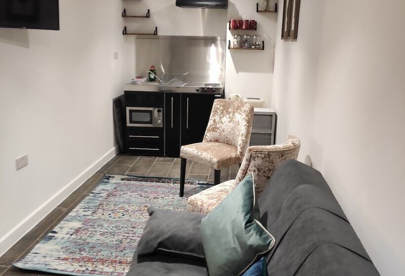 הוסטל Blackbird House, Apartments And Studios