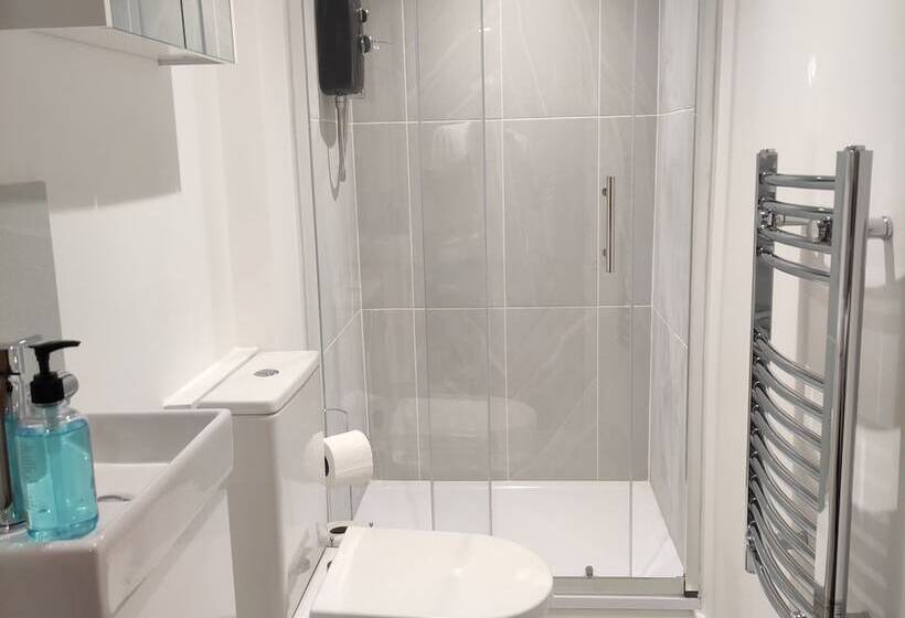 הוסטל Blackbird House, Apartments And Studios