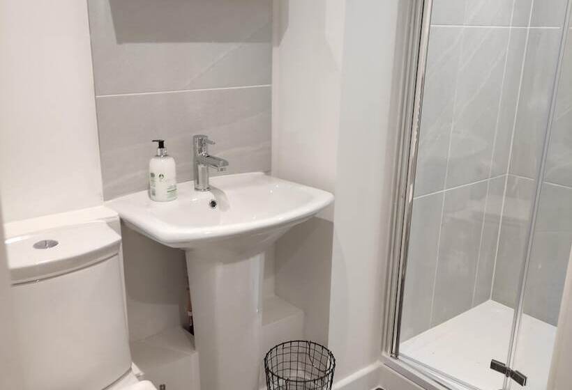 הוסטל Blackbird House, Apartments And Studios