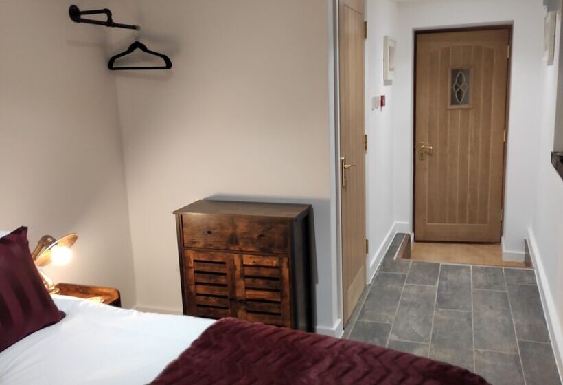 הוסטל Blackbird House, Apartments And Studios