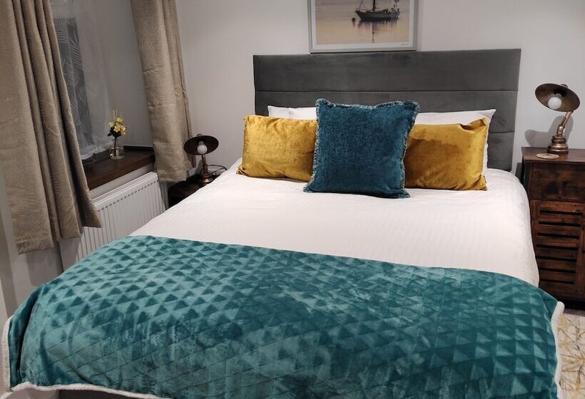 הוסטל Blackbird House, Apartments And Studios